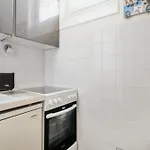Bright Apt With Balcony In The Heart Of Paris