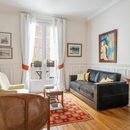 Appartamento Bright With Balcony In The Heart Of