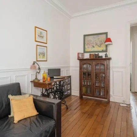 Bright With Balcony In The Heart Of Appartamento Parigi