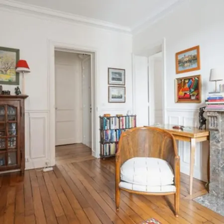 Bright With Balcony In The Heart Of Appartamento Parigi