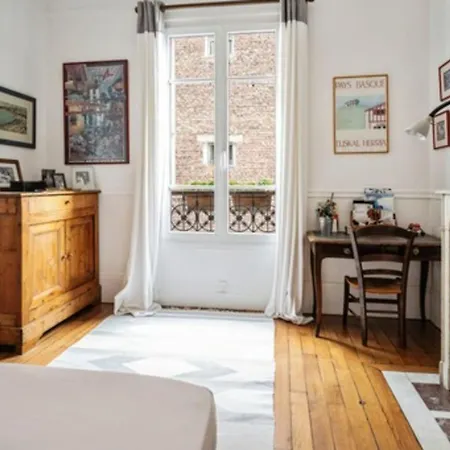 Bright With Balcony In The Heart Of Appartamento