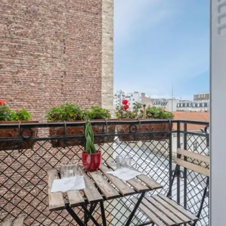 Appartamento Bright With Balcony In The Heart Of Parigi